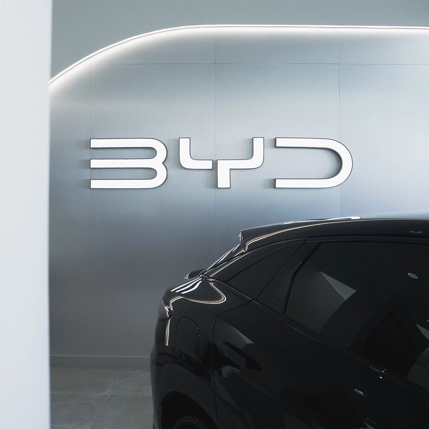 Carpintería técnica y mobiliario para los nuevos concesionarios de BYD por Integrale360