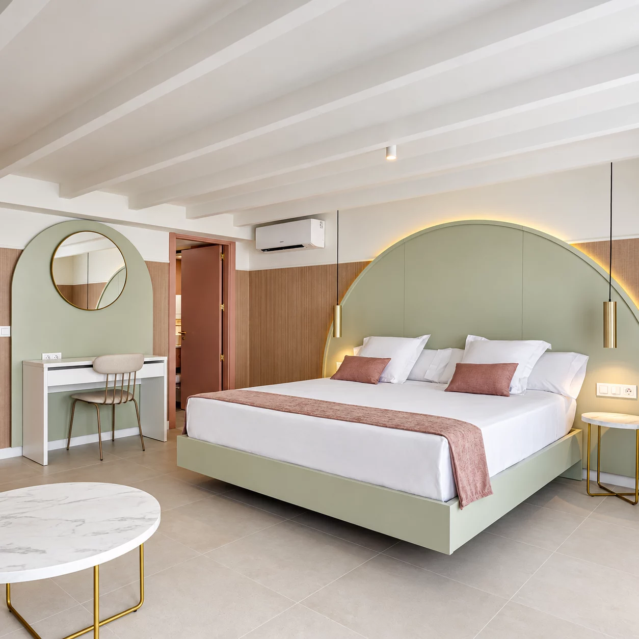 Hotel Blue Malva, fabricación de carpintería técnica en habitaciones y lobby por Integrale360.