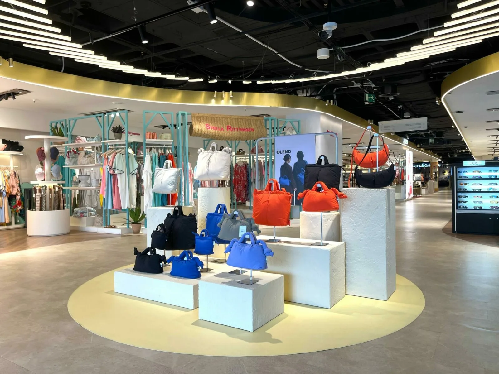 mobiliario retail materiales