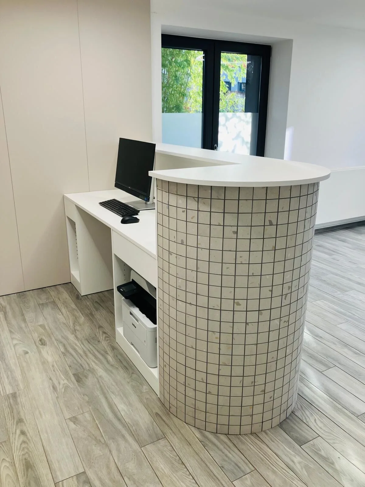 mobiliario retail materiales