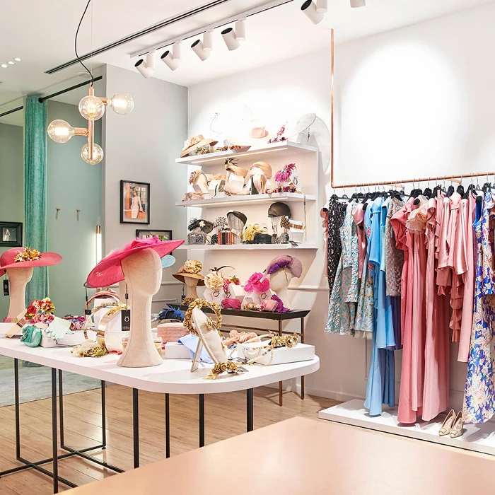 Fabricamos a medida mobiliario para boutiques  y complementos.