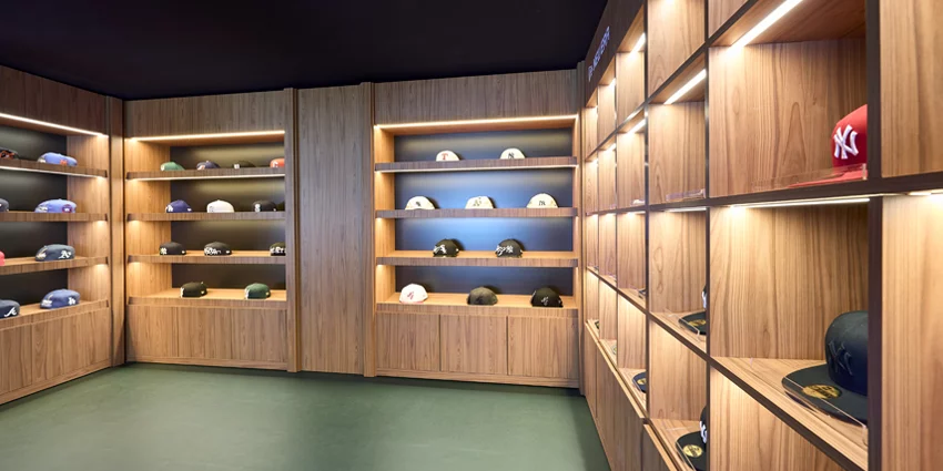 Muebles para New Era fabricados a medida.